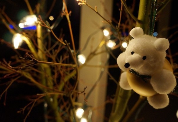 Мишка из елочного шара и ваты
