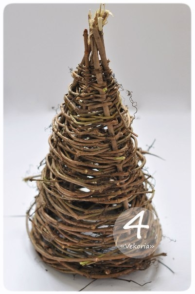 Елочка из прутиков.