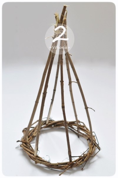 Елочка из прутиков.