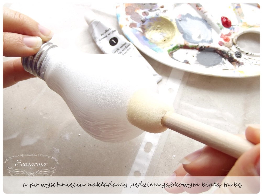 Снеговик из перегоревшей лампочки. Мастер-класс.