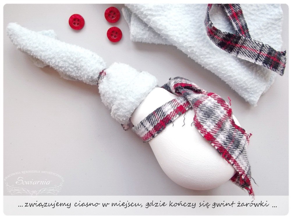 Снеговик из перегоревшей лампочки. Мастер-класс.