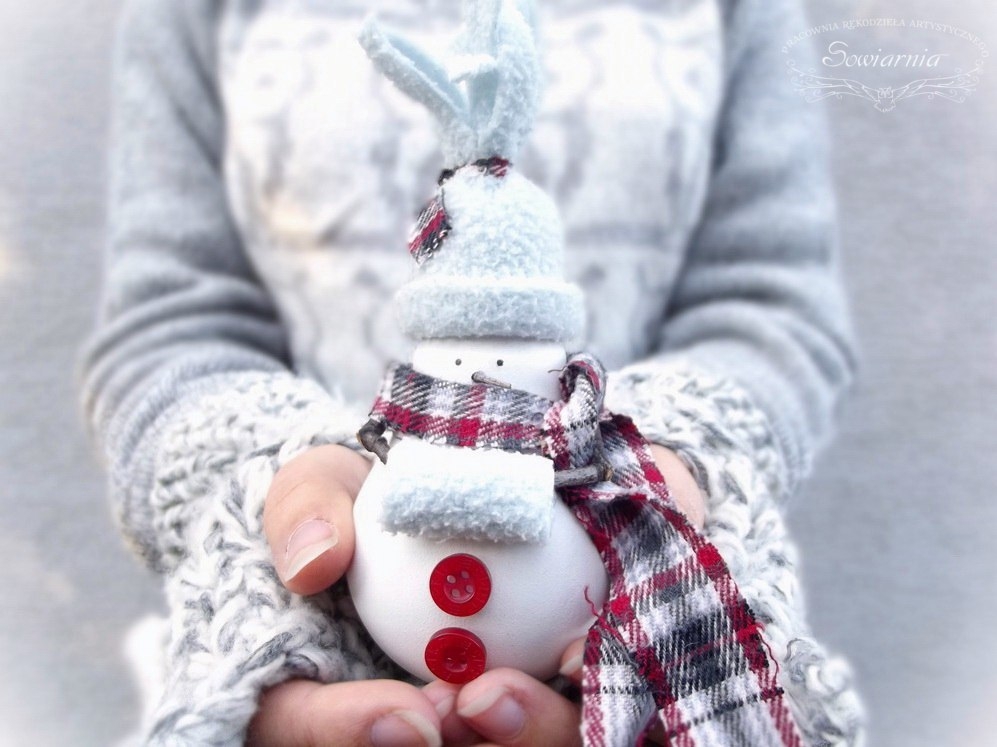 Снеговик из перегоревшей лампочки. Мастер-класс.