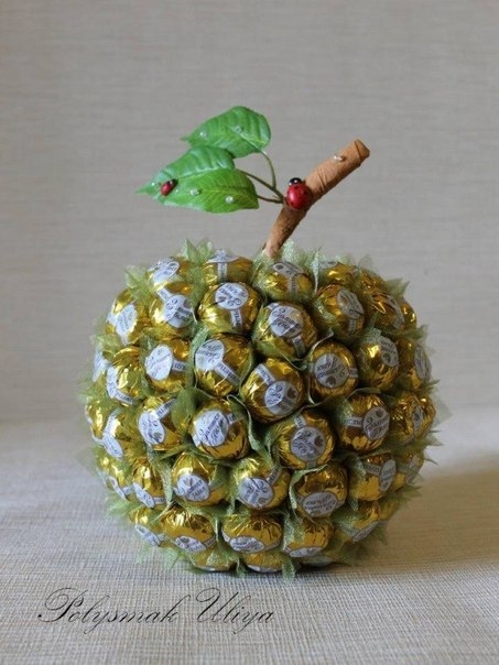 Ягоды, фрукты из конфет