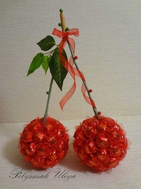 Ягоды, фрукты из конфет