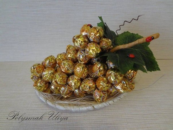 Ягоды, фрукты из конфет