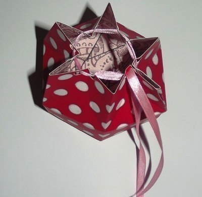 Шестигранная коробочка для подарка.