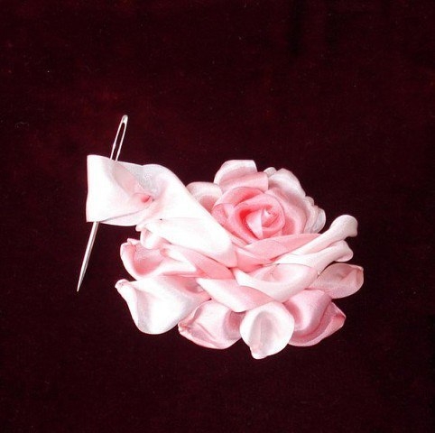 Вышивка лентами: роза.