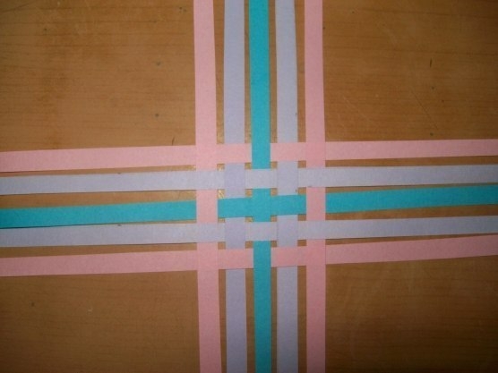 Объёмная снежинка из полосок бумаги