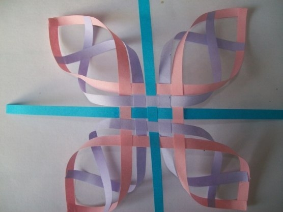 Объёмная снежинка из полосок бумаги