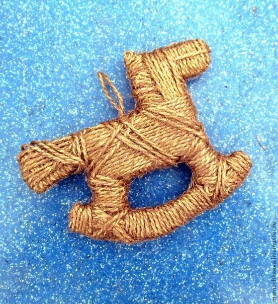 Ёлочные игрушки из шпагата Ёлочные игрушки из шпагата