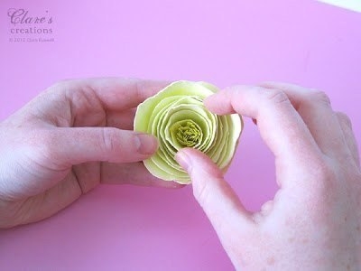 Красивые и несложные в исполнении бумажные цветы.