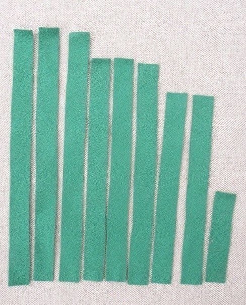 Украшаем подарочную упаковку красивым бантиком из фетровых ленточек