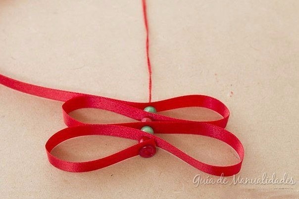 Подвески ёлочки.Очень простое украшение к праздникам.