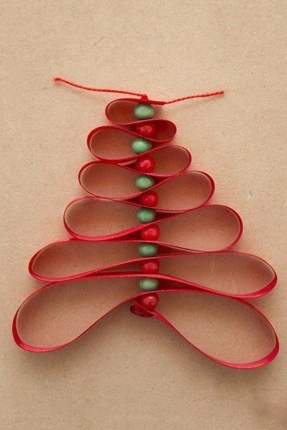 Подвески ёлочки.Очень простое украшение к праздникам.