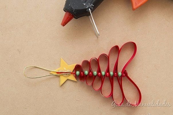 Подвески ёлочки.Очень простое украшение к праздникам.