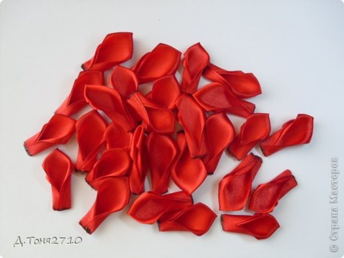 Георгин из лент в технике канзаши. Мастер-класс.