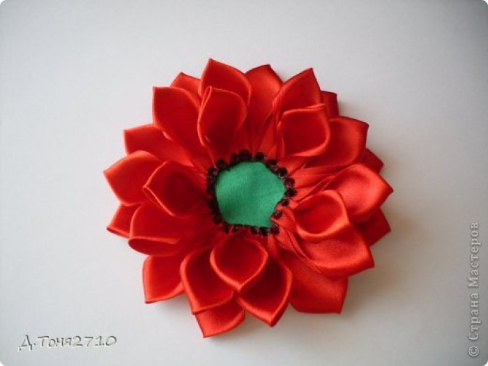Георгин из лент в технике канзаши. Мастер-класс.
