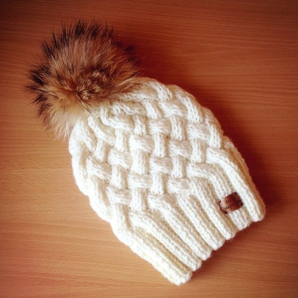 Шапка спицами. Узор «Плетенка». Шапка спицами. Узор «Плетенка».