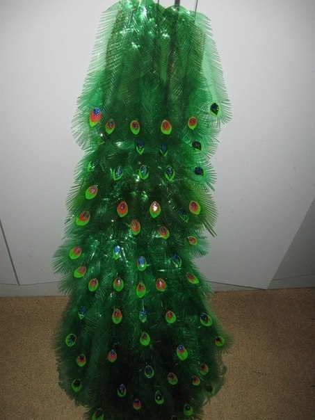 Павлин из пластиковых бутылок. Павлин из пластиковых бутылок.