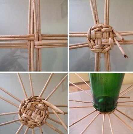 Оплетаем бутылку газетными трубочками