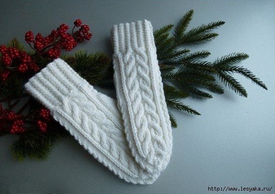 Шапочка и варежки Белоснежные узоры