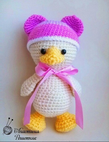 Утёнок в шапочке