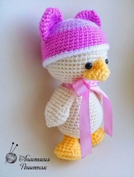 Утёнок в шапочке