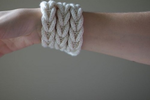 Плетеное ожерелье или браслет