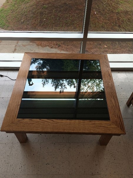 Стол с эффектом иллюзии глубины.