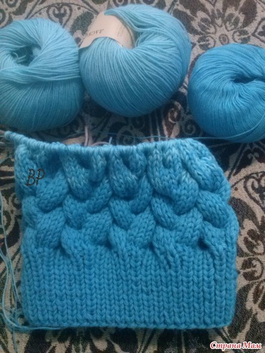 Вяжем шапочку узором косы