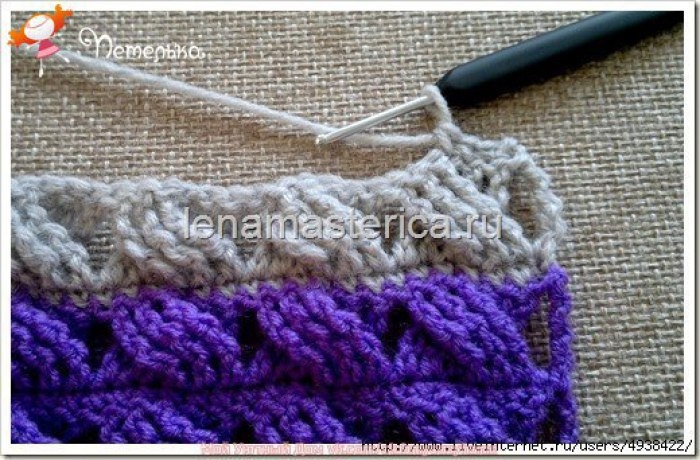 Шарф-снуд крючком с перекрещенными косичками