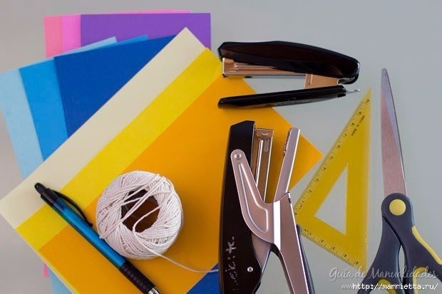 Цветная гирлянда из бумажных звезд