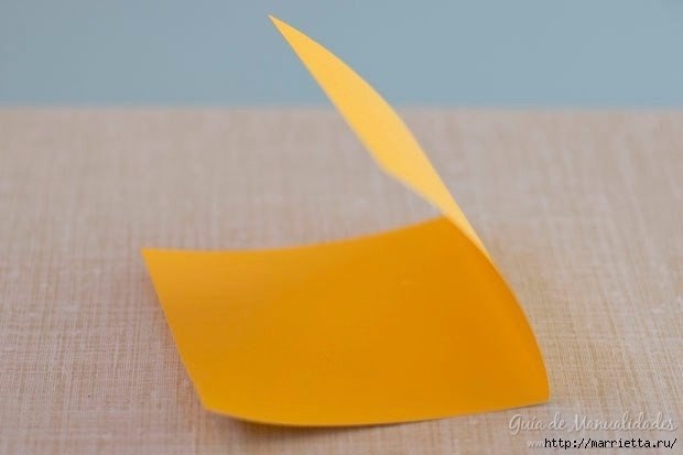 Цветная гирлянда из бумажных звезд