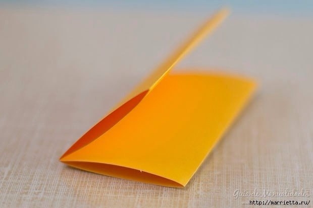 Цветная гирлянда из бумажных звезд