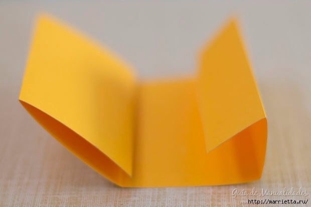 Цветная гирлянда из бумажных звезд