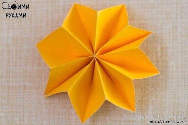 Цветная гирлянда из бумажных звезд