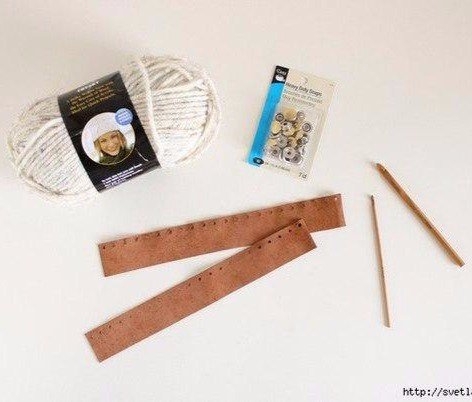 Шарф снуд с отделкой кожей и кнопками