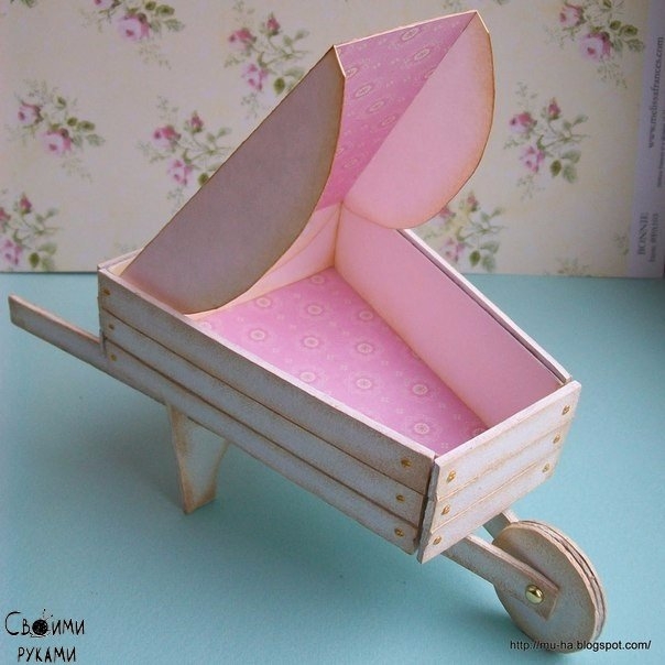 Садовая тележка из картона Садовая тележка из картона