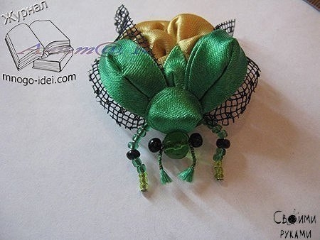 красивый жук из атласной ленты