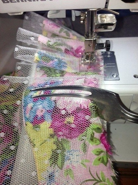 Как быстро сделать ровные складки при помощи вилки