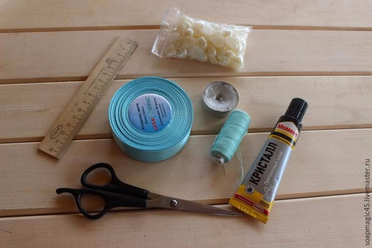 Мастерим красивые бантики из атласных лент