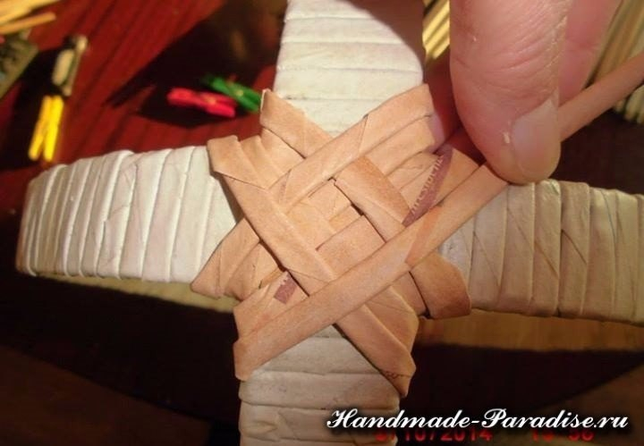 Плетем корзинку из газетных трубочек. Мастер-класс.