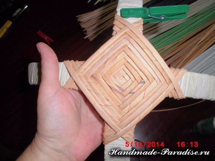 Плетем корзинку из газетных трубочек. Мастер-класс.