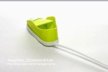 Кроссовок из фетра