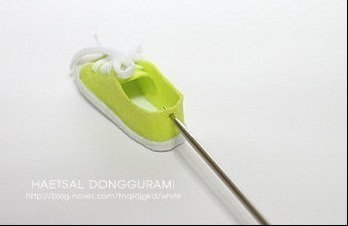 Кроссовок из фетра