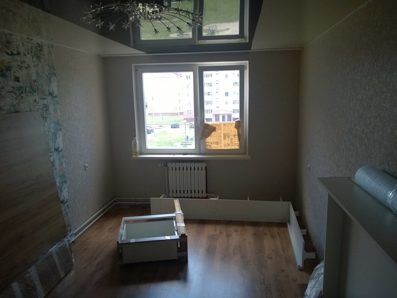 Подиум в детской с выкатной кроватью