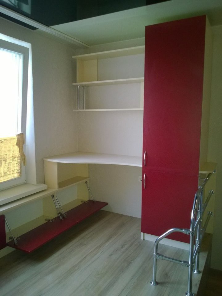 Подиум в детской с выкатной кроватью