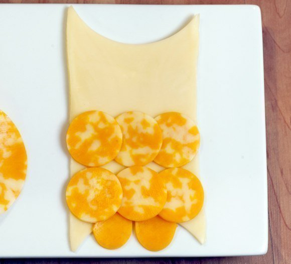 Красивое оформление нарезки сыра и колбасы