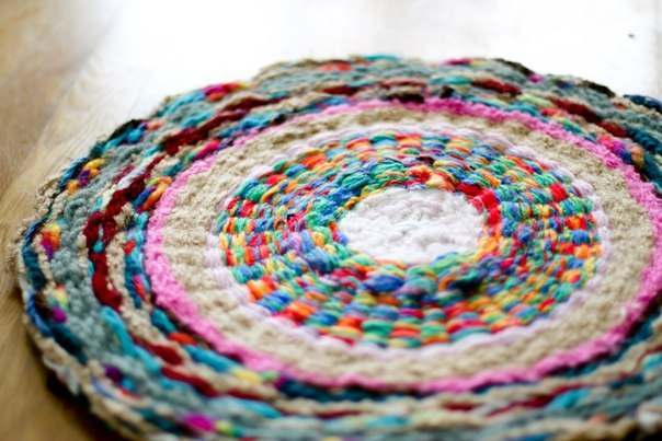 Плетём коврик с помощью обруча