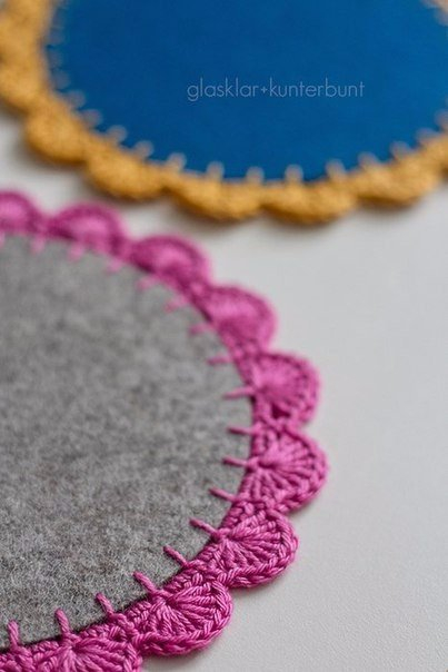 Подставка под горячее из войлока с обвязкой крючком